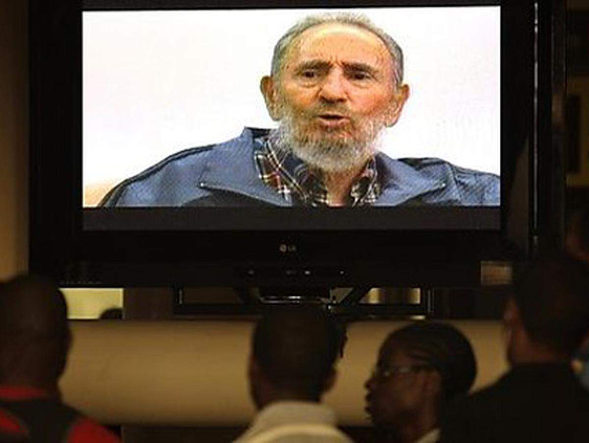 Zum ersten Mal seit drei Jahren zeigt sich der ehemalige kubanische Staatschef Fidel Castro im Staatsfernsehen.