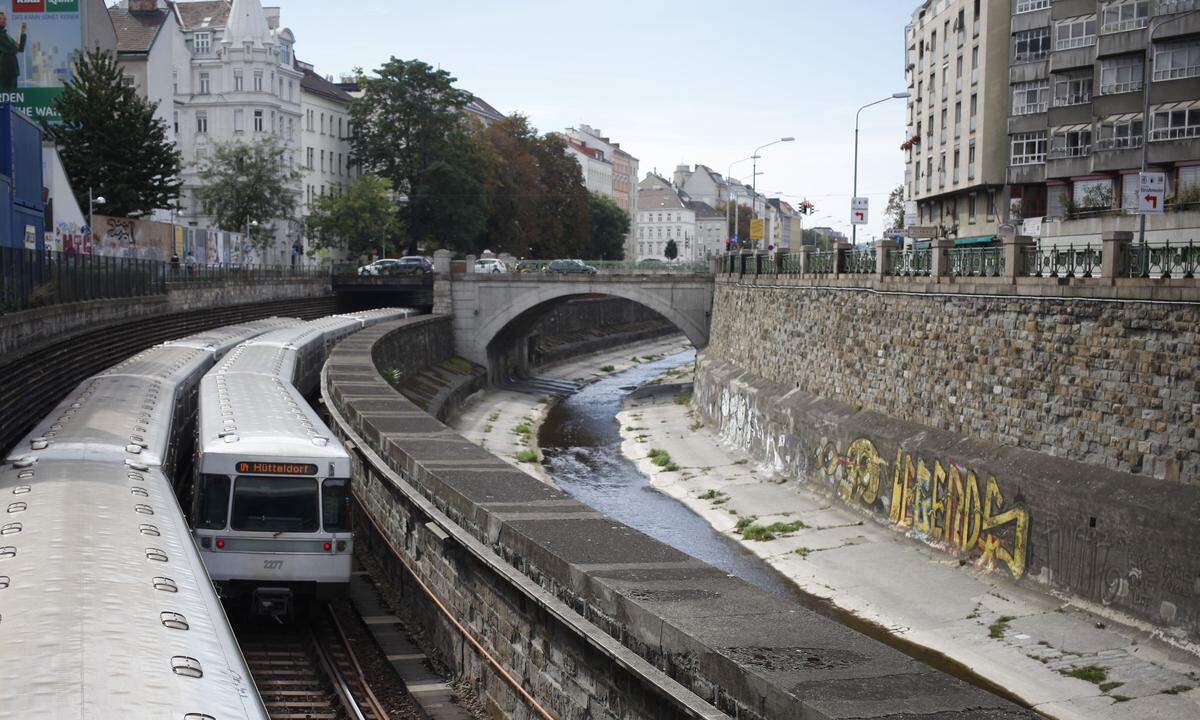 Davor und auch bis heute ist es vor allem der Silberpfeil, der das Bild der Wiener U-Bahn prägt. Der Spitzname des Typ U leitet sich von den legendären Mercedes-Rennwagen aus der Formel 1 ab.