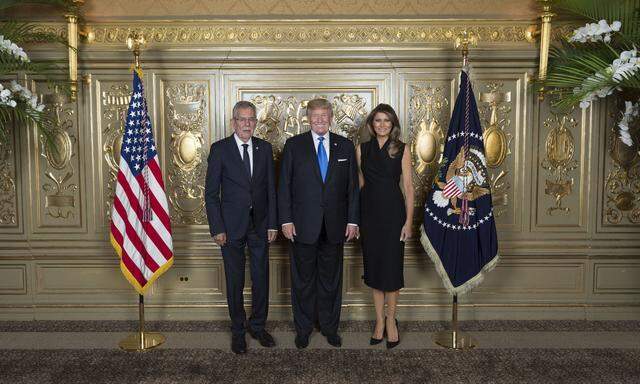 Alexander van der Bellen beim Empfang von US-Präsident Donald Trump und seiner Frau Melania.