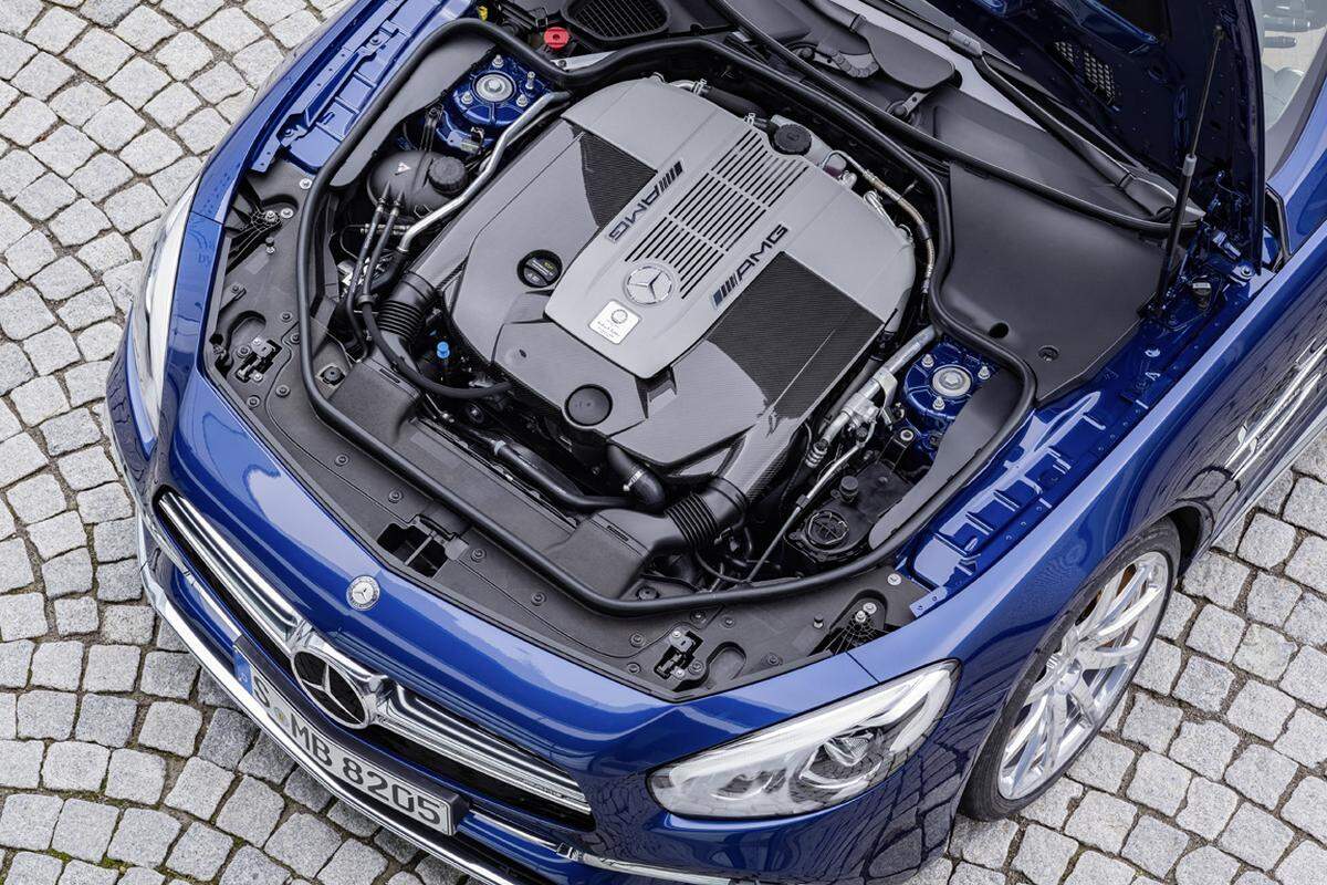 Auch das Motorenprogramm für den SL wurde überarbeitet. Der SL 400 wird von einem Dreiliter-V6-Biturbo-Aggregat angetrieben.