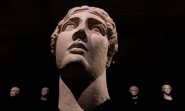 Skulptur von Sappho im Archäologischen Museum von Istanbul. 