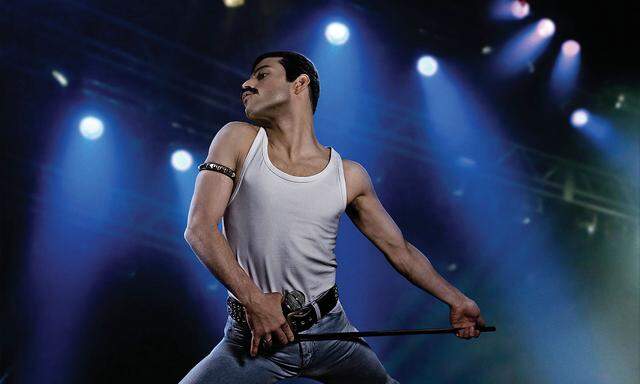 Rami Malek berührt als Freddie Mercury.