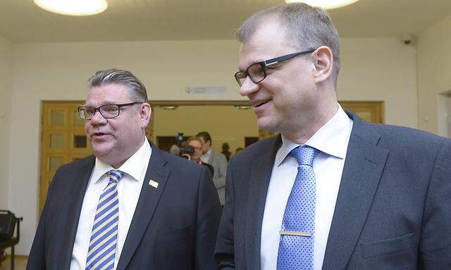 Finnlands künftiger Ministerpräsident Juha Sipilä (r.)  mit 