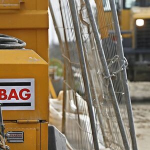 THEMENBILD-PAKET:  ARBEITER/BAU/BAUSTELLE/STRABAG