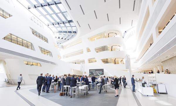 In der beeindruckenden Architektur der WU Wien trafen sich an die 150 Teilnehmer zum Wiener Strategieforum.