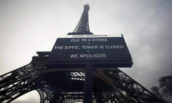 Touristen konnten am Montag nicht auf den Eiffelturm. Die Angestellten streikten.