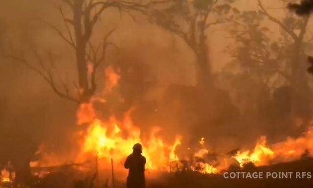 Ein Feuerwehrmann in New South Wales, Australien. 