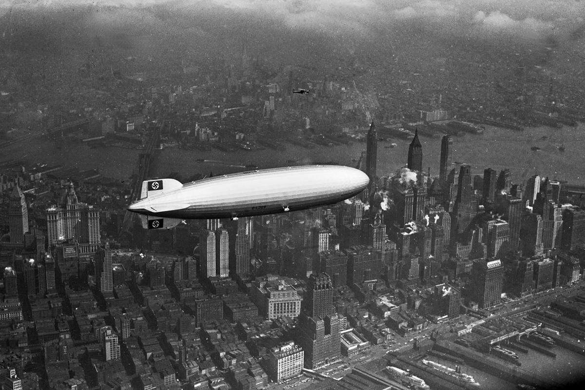 Die "Hindenburg" war auf dem Weg von Friedrichshafen - wo die Luftschiffe auch gebaut wurden - in die USA und überflog wenige Stunden vor dem Unglück noch die Skyline von Manhattan. Obwohl es von den Opferzahlen her "nur" das fünftgrößte Unglück in der Geschichte der Personen-Luftschifffahrt war, reihte sich die Hindenburg in die Reihe der großen Unglücke der jüngeren Geschichte ein. Der Zeppelin repräsentierte bis dahin einen Mythos des technischen Fortschritts, der in einem Feuerball enden sollte.