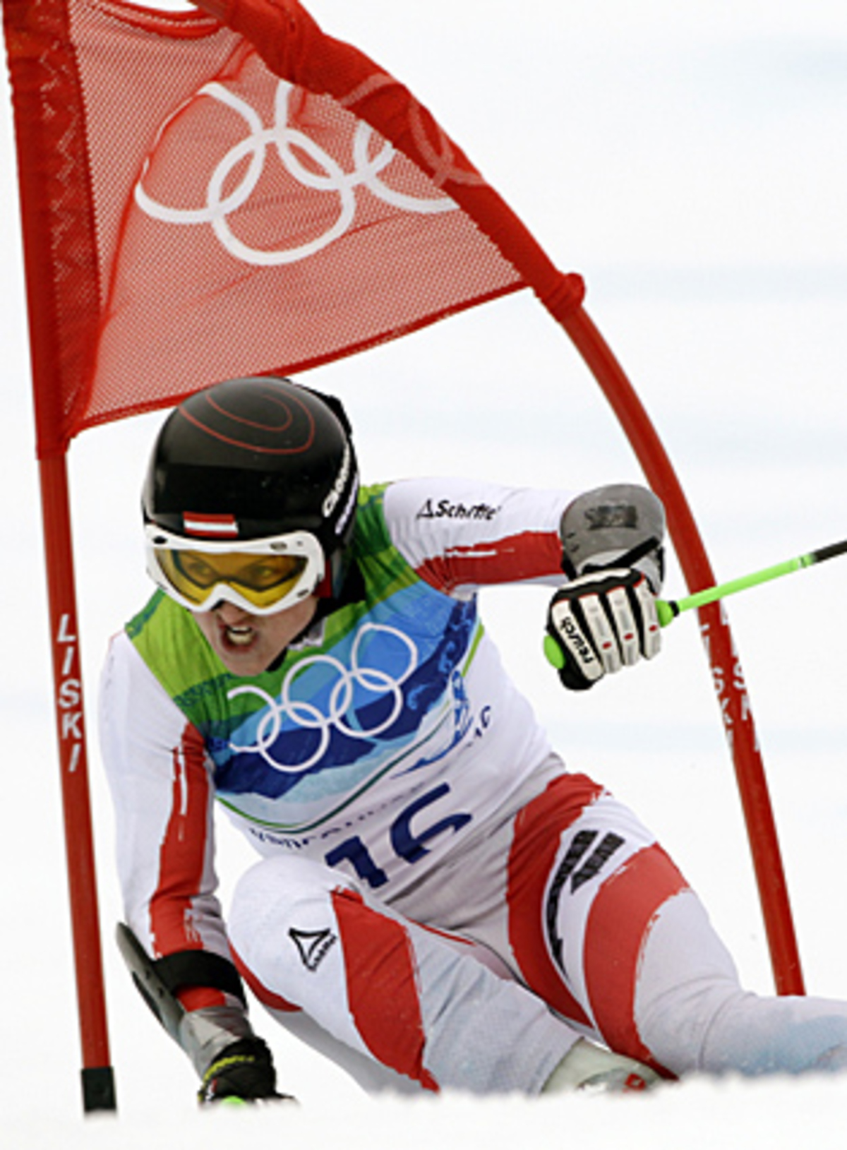 Elisabeth Görgl hat im über zwei Tage ausgetragenen Olympia-Riesentorlauf der Damen in Whistler die Bronzemedaille für Österreich gerettet. Für das ÖOC war es die elfte Medaille bei den Winterspielen in Kanada, die dritte für die Alpin-Damen und die zweite für die Steirerin nach ebenfalls Bronze in der Abfahrt.