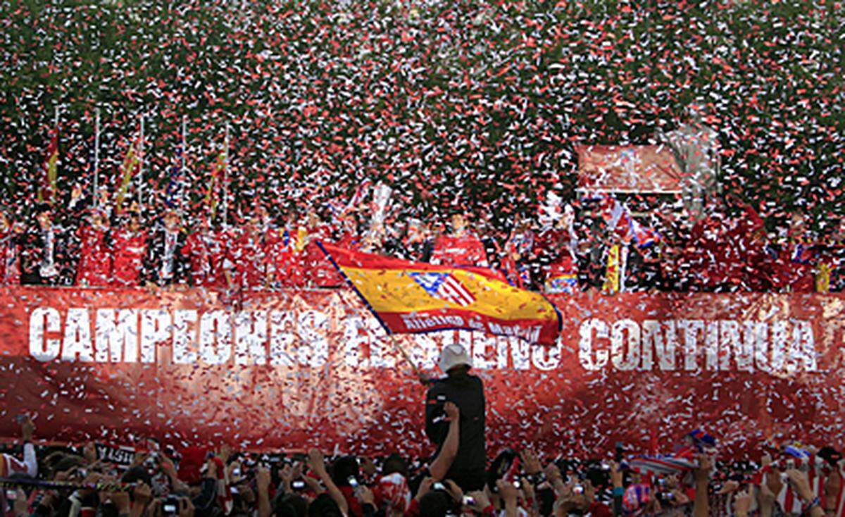 Mit einem dramatischen 2:1-Sieg hat sich Atletico Madrid den Sieg im Finale der Europa League gesichert. nach der Rückkehr aus der Final-Stadt Hamburg wurde im Zentrum der spanischen Hauptstadt gefeiert.