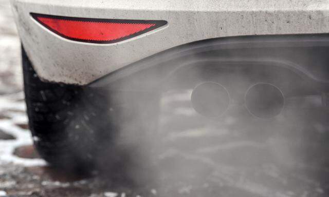 Dieselmotoren dürfen laut den gesetzlichen Vorschriften die Abgasreinigung abschalten, wenn die Außentemperatur weniger als 15 Grad Celsius oder mehr als 33 Grad Celsius beträgt.