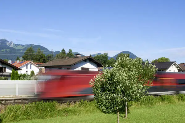 Archivbild eines Railjets im Inntal.