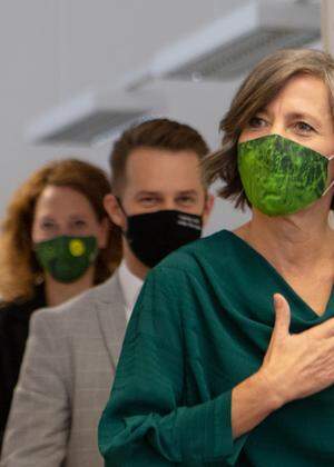 Die Wiener Grünen-Chefin Birgit Hebein am Donnerstag vor der Pressekonferenz im Rathaus