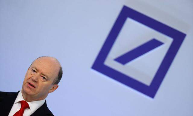 FILE PHOTO:Deutsche Bank CEO John Cryan addresses the bank´s annual news conference in Frankfurt