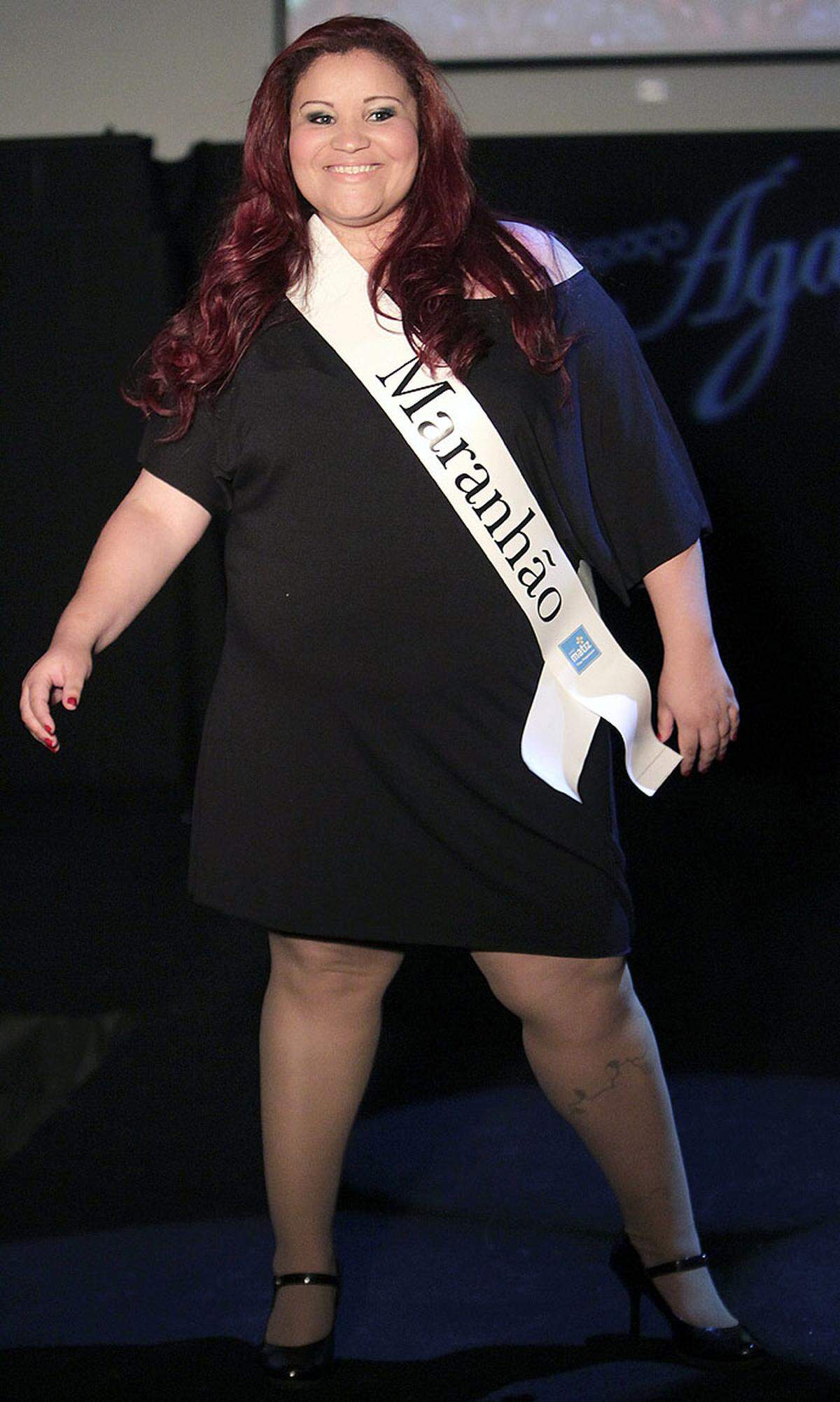 Miss Maranhão noch einmal im schwarzen Abendkleid.