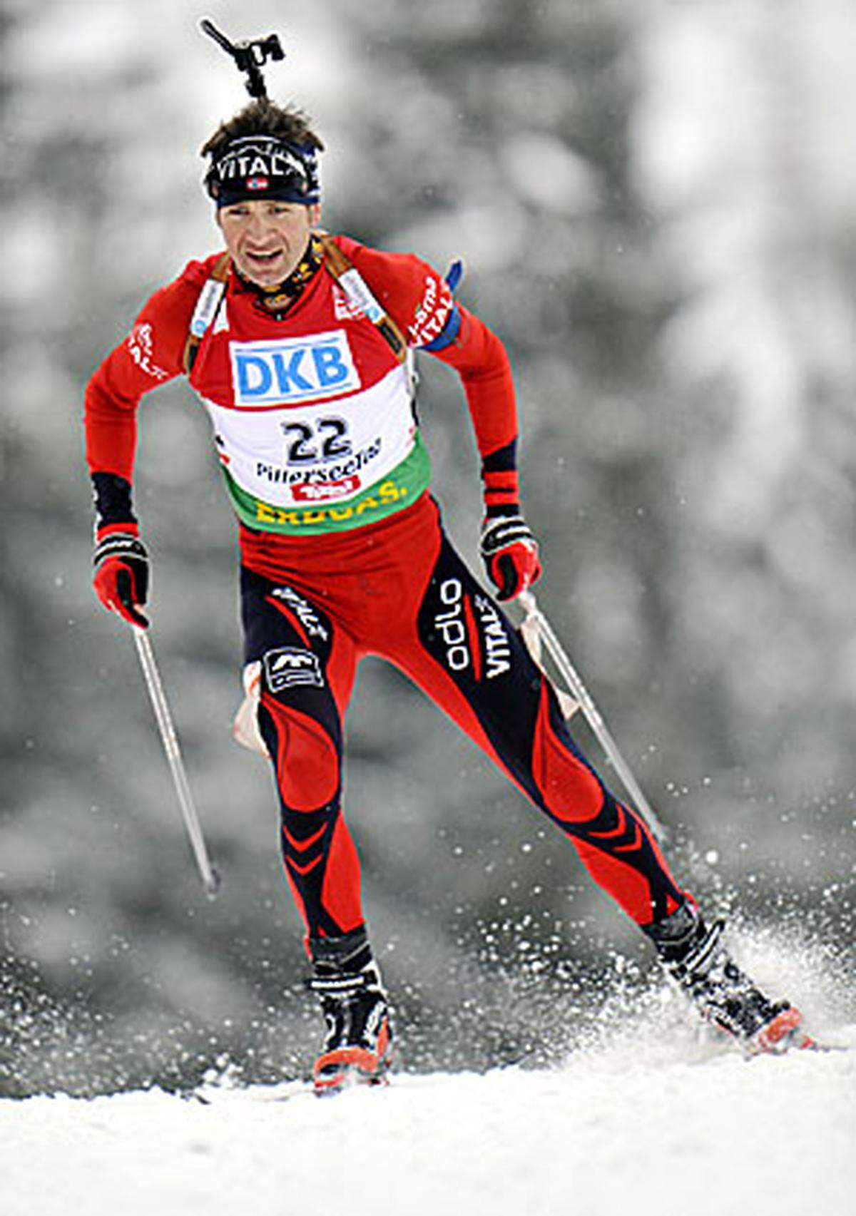 Mit sieben Siegen schaffte es Björndalen, der von sich selbst sagt "ein Tag ohne Training ist ein verlorener Tag", im selben Jahr, zum fünften Mal den Gesamtweltcup zu gewinnen.