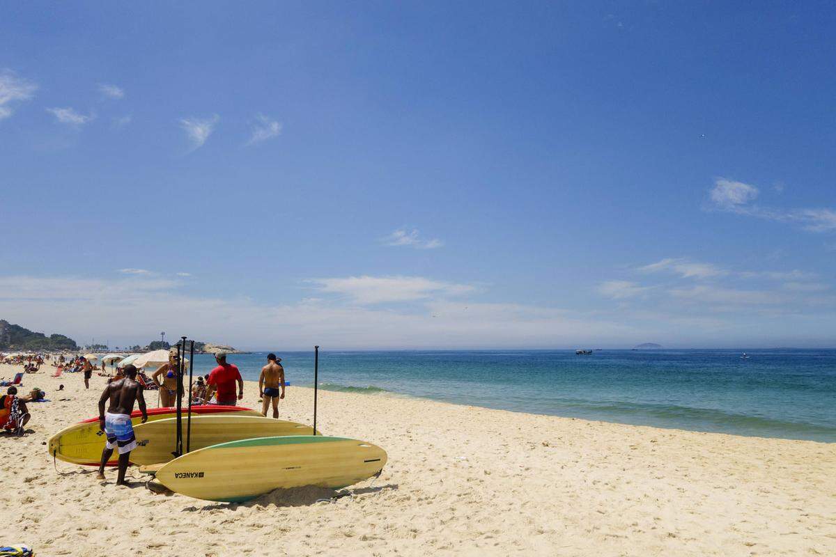 Am weltbekannten Ipanema Beach in Rio de Janeiro ist immer etwas los. Das ganze Ausmaß sieht man jedoch erst am Wochenende.    