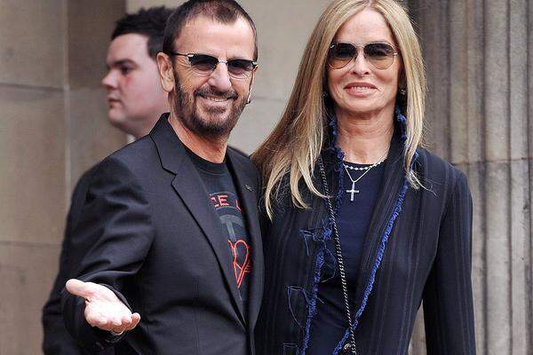 Als Gast kam auch McCartneys früherer Beatles-Kollege Ringo Starr und seine Frau Barbara Bach zum Standesamt.