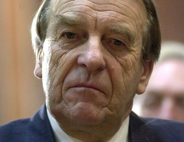Robert Lichal, 1987 bis 1990Der Vertreter der "Stahlhelm-Fraktion" der ÖVP musste die Draken-Entscheidung auch gegen die eigenen Parteifreunde verteidigen.