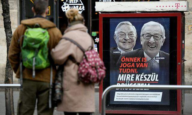„Sie haben ein Recht zu erfahren, was Brüssel vorhat“ – mit Plakaten macht die Orbán-Regierung Stimmung gegen die EU. 