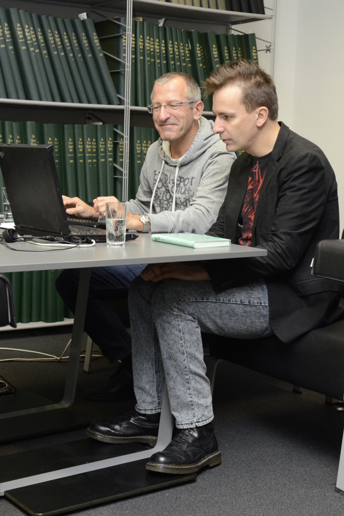 Benzin ist nach wie vor sehr billig, ein Liter Benzin kostet bei der Tankstelle weniger als ein Liter stilles Wasser.