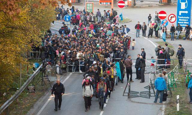 Flüchtlinge an der deutsch-österreichischen Grenze vor fünf Jahren: Jetzt rügt der EU-Rechnungshof die Migrationspolitik.