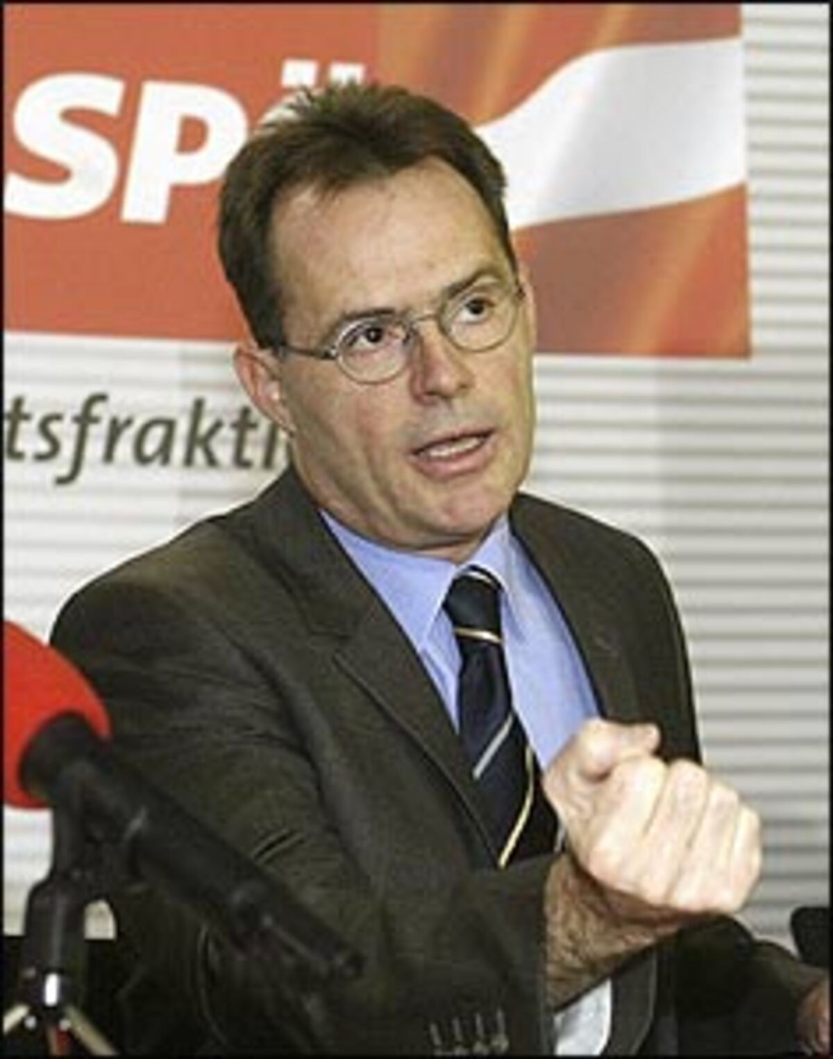 Aus der roten Reichshälfte würde sich aber auch SP-Justizsprecher Hannes Jarolim anbieten. Er präsentierte im Frühjahr sein Justizprogramm.