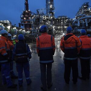 Der steigende Ölpreis spielt Mineralölfirmen wie der französischen Total in die Hände.