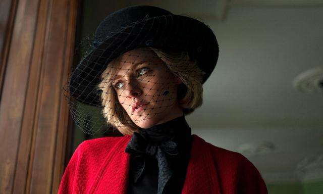Lady Diana ist „not amused“: Kristen Stewart wirkt in „Spencer“ stets am Rand des Nervenkaspers. 