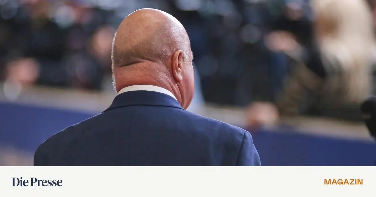 Mit-dem-R-cken-zur-Wand-Das-Kabinett-Stocker-I-premium-