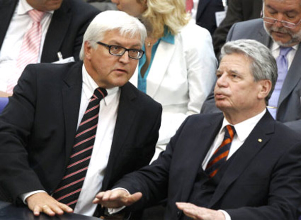  „Es ist für die, die Christian Wulff nominiert haben, eine Klatsche.“  Der SPD-Fraktionschef Frank-Walter Steinmeier freut sich über den Dämpfer für die Regierung und ihren Kandidaten in den ersten beiden Wahlkämpfen.