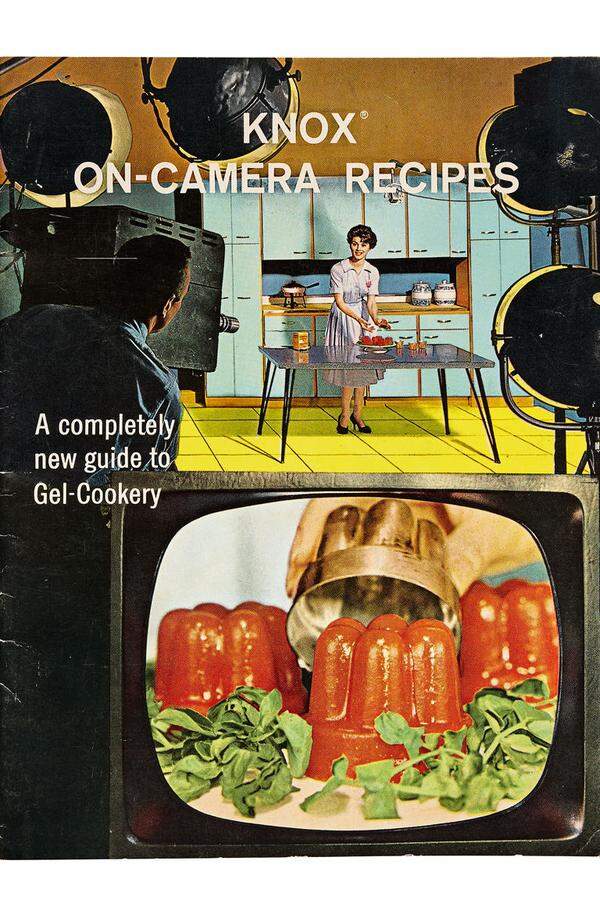 „Knox On-Camera Recipes: ­ A completely new guide to ­Gel-Cookery“. Ein Beispiel für Kochbücher, die von einem Lebensmittelkonzern herausgegeben werden, publiziert 1963. Knox-Gelatine war schon im Jahr 1908 der weltweit größte Gelatineproduzent.