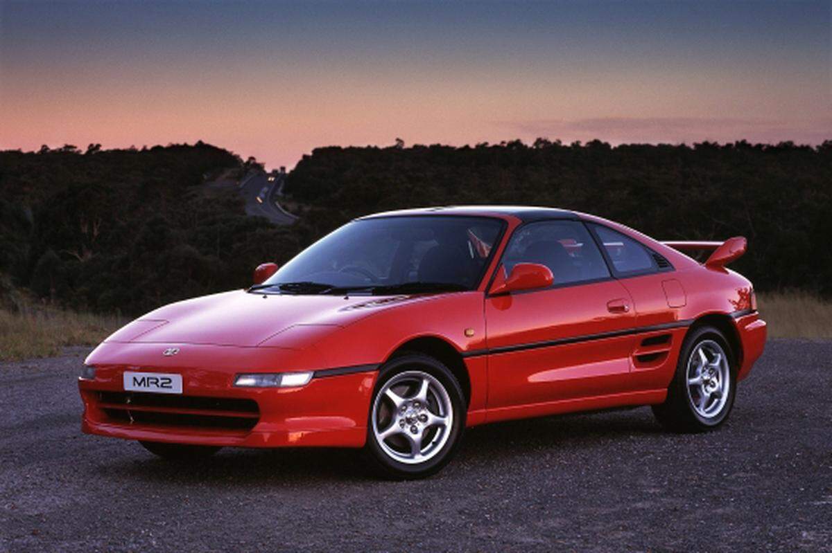 Toyotas MR2 ist eine Abkürzung, die für Mittelmotor, Heckantrieb und Zweisitzer steht. Auf Französisch buchstabiert, klingt MR2 aber wie "merde" - und hat sich somit im wahrsten Sinne des Wortes in den Fluch "Scheißdreck" verkehrt. Toyota löste den Fall pragmatisch: In Frankreich heißt das Auto MR.