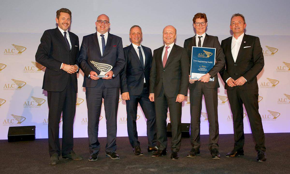 Auszeichnung 2. Platz Kategorie national tätige Unternehmen „Großbetriebe“ für die VTU Engineering GmbH (v.l.): Wirtschaftskammer-Präsident Harald Mahrer, die VTU-Manager Alexander Asbäck, Michael Koncar (Gründer), Friedrich Frösch und Robert Wutti, sowie Laudator und A1 Telekom-CEO Marcus Grausam.