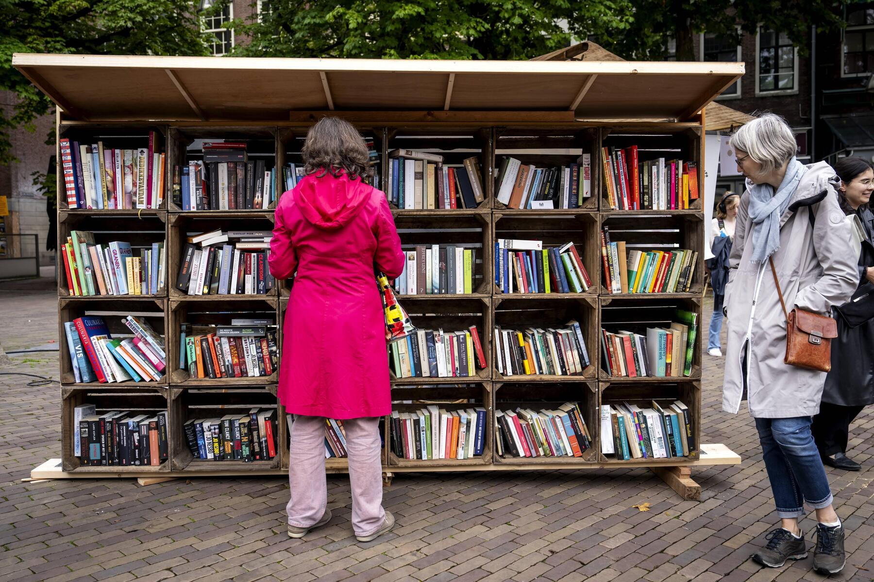 Canadian firm buys Austrian bookstores out – is AI behind it?