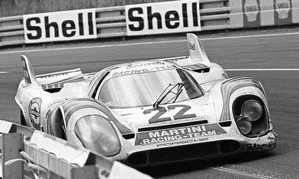 Von allen erfolgreichen Rennautos der Geschichte ist der Porsche 917 der radikalste. Sieger Helmut Marko 1971. Der Distanzrekord hielt vierzig Jahre lang.