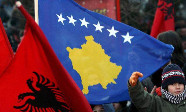 Kosovo Serbien unterstuetzt illegale