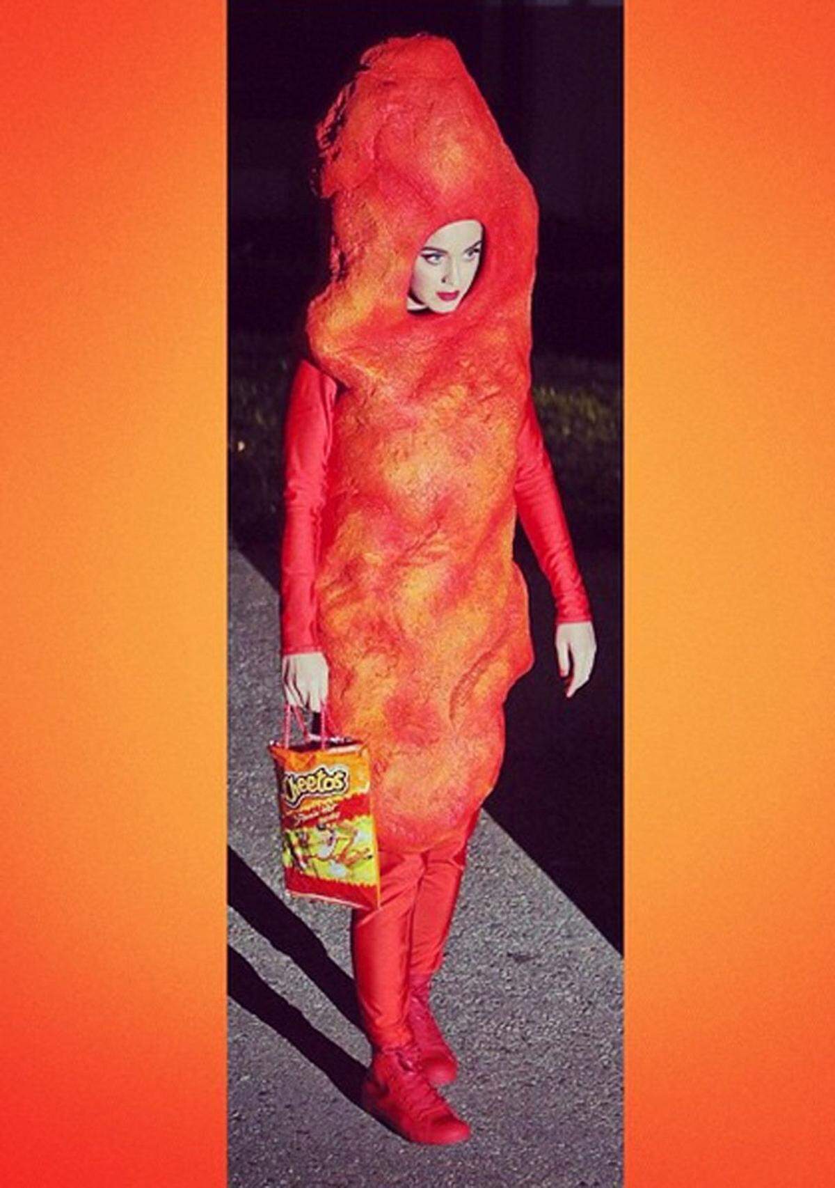 Sängerin Katy Perry isst wohl gerne Cheetos.