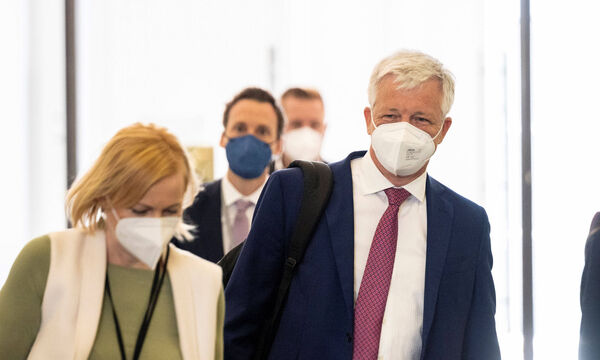 Helmut Kern beim Eintreffen in den U-Ausschuss