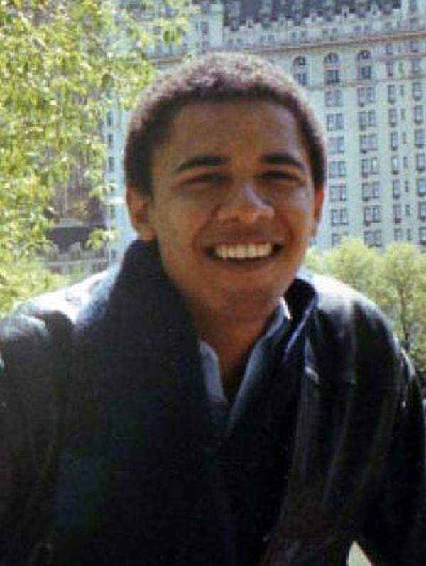 1981 reiste Obama mit seinem pakistanischen College-Zimmerkollegen Mohammed Hasan Chandoo durch Südasien. Obama berichtete später, welch großen Eindruck das Gebiet außerhalb der pakistanischen Stadt Karachi auf ihn gemacht habe. Die Dörfer in der Gegend sind von Armut und tiefer islamischer Religiosität geprägt.