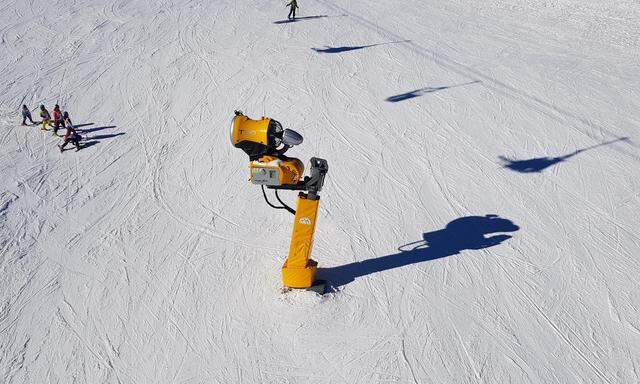 Hindernis für klimabewusste Wintersportler: Die Schneekanone.