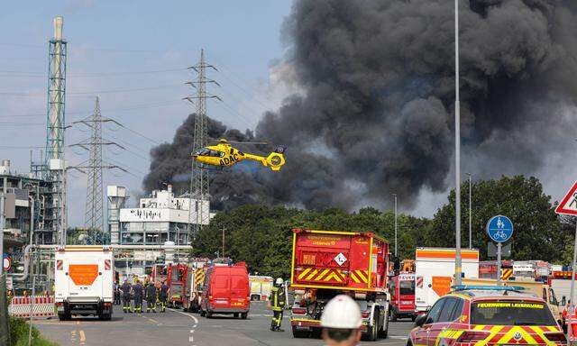  Großeinsatz nach Explosion in Chemiepark in Leverkusen 