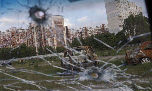 Ein Foto aus einem beschädigten Auto in Charkiw. 
