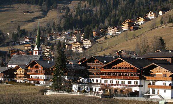 Preis: 4001 Euro mit den Orten Alpbach, Reith im Alpbachtal, Inneralpbach und Wildschönau Der Ort Alpbach ist vor allem durch seinen Tagungen und Kongresse weithin bekannt. Neben dem Kongress- und dem Sommertourismus spielt aber auch der Skitourismus eine große Rolle.