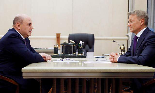 Russlands Ministerpräsident, Michail Mischustin (l.), und Sberbank-Chef Herman Gref.