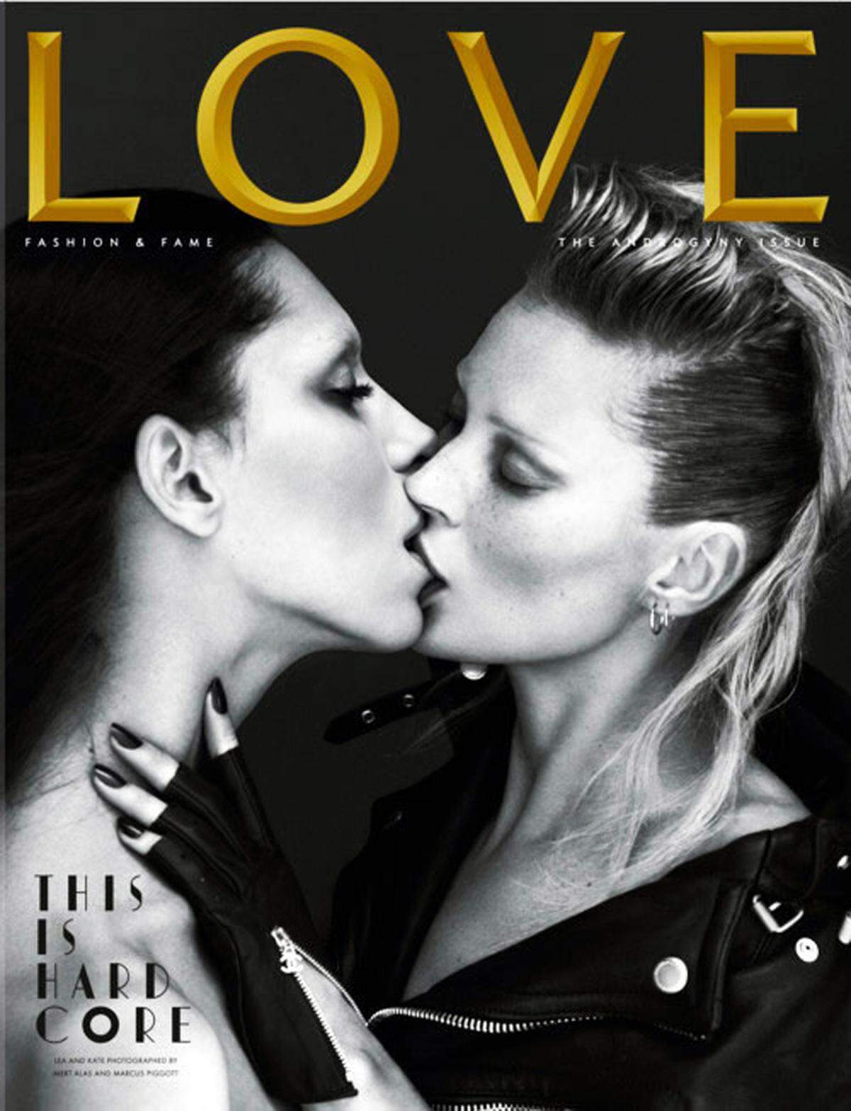 Am Cover von "Love" ging sie mit Topmodel Kate Moss auf Tuchfühlung.