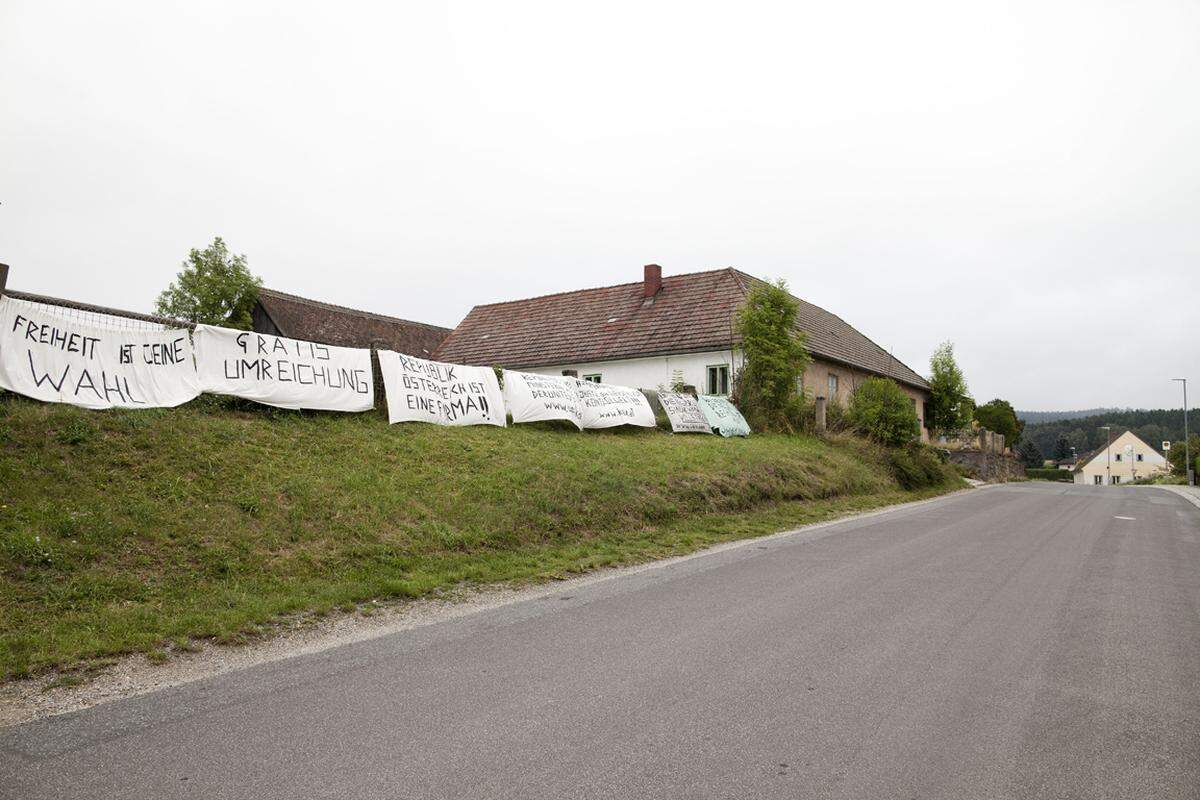 An deren Stelle sollen basisdemokratische Beschlüsse - oder eben Gerichtsverfahren nach Naturrecht oder "Common Law" treten.