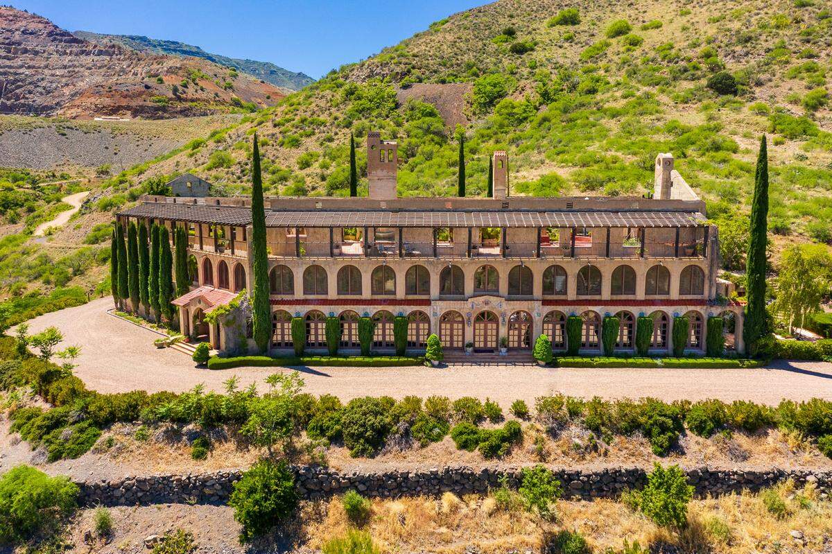 Das "Little Daisy" in Jerome im US-Bundesstaat Arizona wurde 1919 ursprünglich als kleines Hotel für Arbeiter in der nahegelegenen Kupfermine erbaut. 1995 wurde es komplett neu gestaltet und in eine Luxusimmobilie verwandelt.  