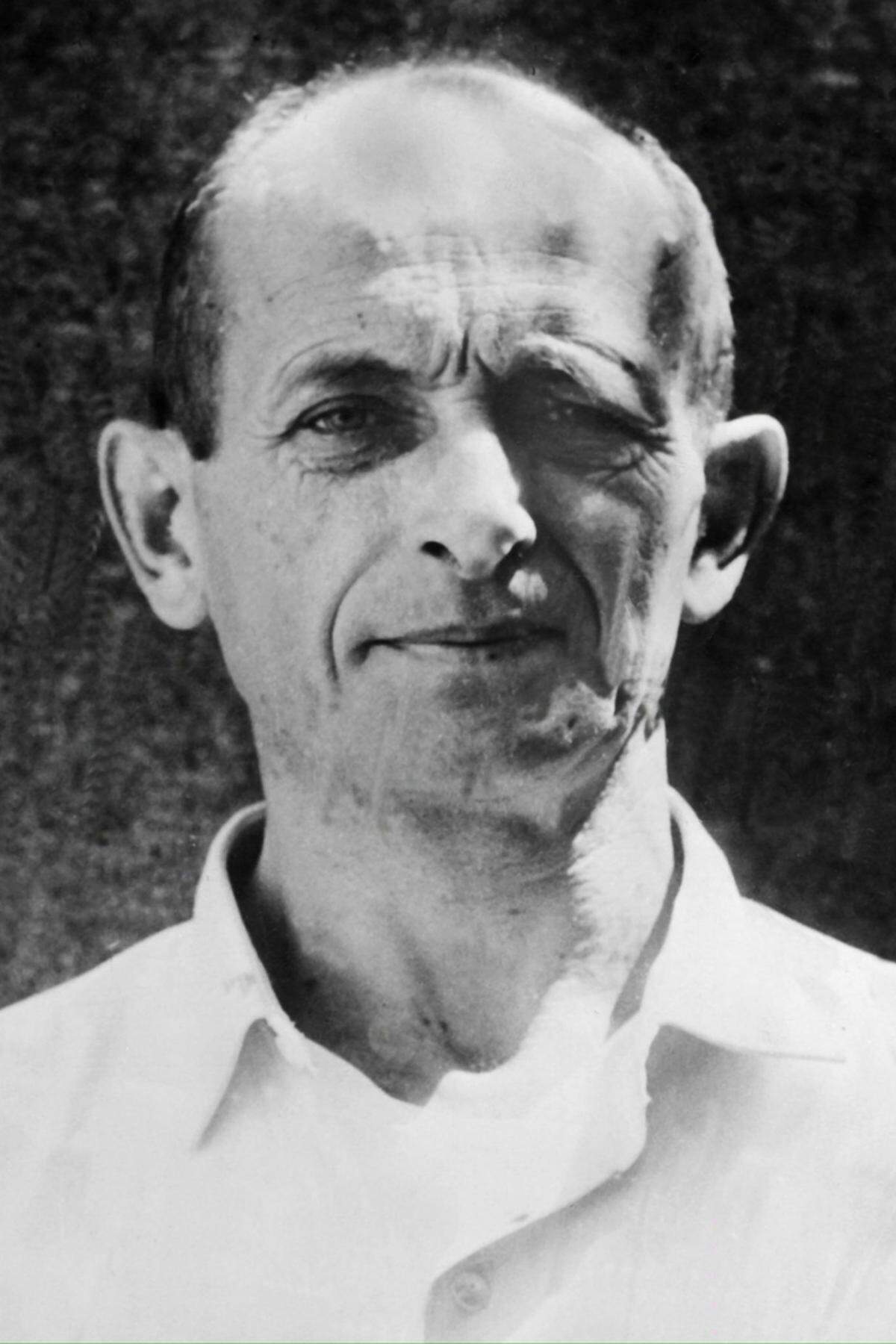 Erst im März 1960 schießt ein Agent heimlich ein Foto von Eichmann. Beim Vergleich mit alten Bildern wird klar: „Riccardo Klement“ ist tatsächlich der gesuchte Nazi-Verbrecher Eichmann.