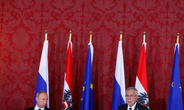 Wladimir Putin traf Bundespräsident Alexander Van der Bellen in der Hofburg.